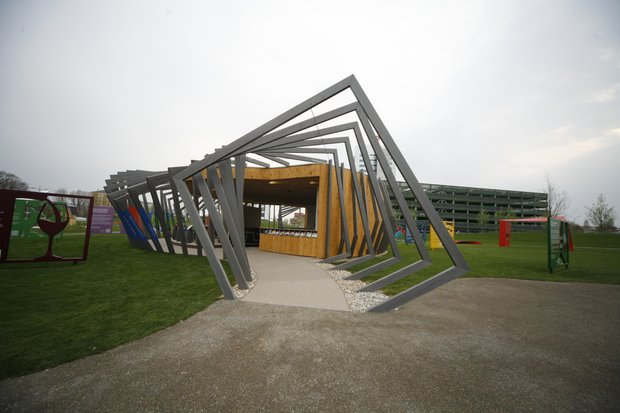 Eingang zum Landkreis-Pavillon (Foto: THL)