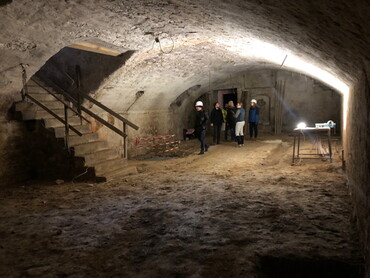 Der Keller wird nicht ausgebaut, erhält aber einen neuen Boden