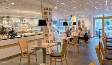 Foto Konditorei-Café Schillerlocke Innenraum mit Kundschaft