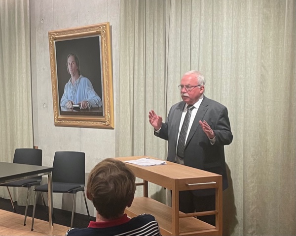 Vortrag von Prof. Wolfgang Urban im Hölderlinhaus - Foto: Klaus-Peter Waldenberger