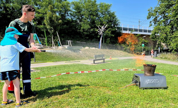 Feuer löschen beim Kinderfest