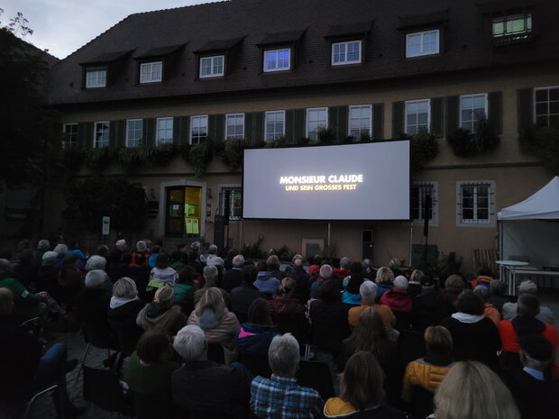 Open-Air Kino im Burghof Monsieur Claude