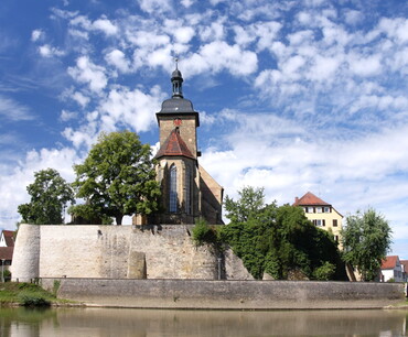 Blick von der Rathausburg auf die Regiswindiskirche