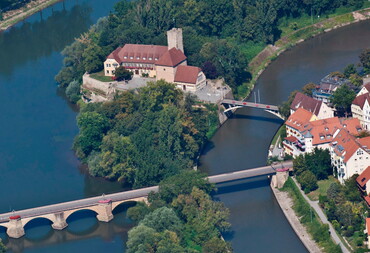Lauffener Rathausinsel mit Alter Neckarbrücke