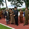 Der Bürgermeister und sein Gemeinderat beim Kinderfest 2008 in historischen Kostümen