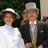 Der Bürgermeister nebst Gattin in historischen Kostümen beim Kinderfest 2008