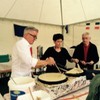 Christiane u. Klaus-Peter Waldenberger beim Crepes Backen am Brückenfest 2015