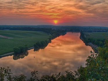 Ulrich Seidel 21.6. Sonnenuntergang über Lauffen vom Krappenfelsen aus