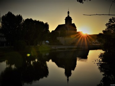 Werner Ohsam 24.6. Sonnenuntergang hinter der Lauffener Kirche