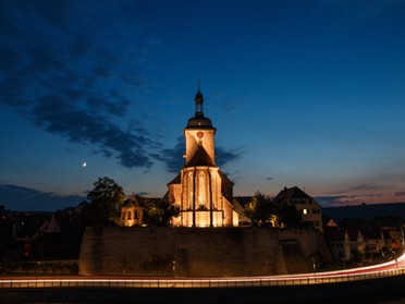 23.09.2017 Ulrich Seidel Regiswindiskirche und Kiesstraße zur blauen Stunde