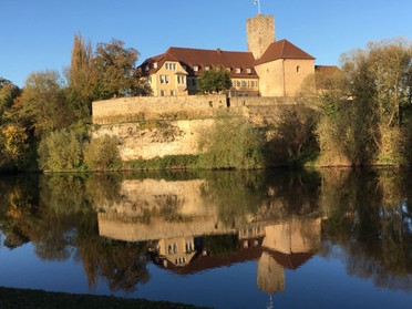 Anita Eberhard - Rathaus in der Herbstsonne, 1.11.2017