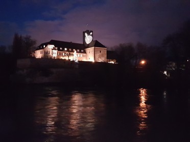 12.12.2017 - Ulrich Seidel - Rathausburg mit Neckar im Advent