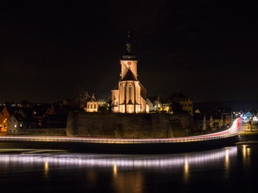 16.02. - Ulrich Seidel - Regiswindiskirche mit Kiesstraße und Neckar bei Nacht