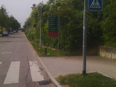 02.05.2018 - Andrea Piest - Straße in der Nähe der Zugstrecke mit Fußgängerüberweg