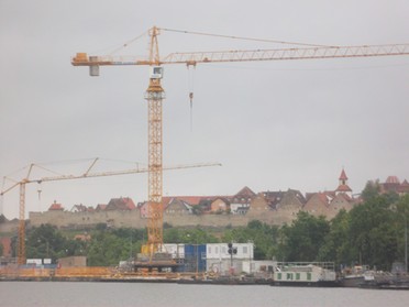 10.05.2018 - Andrea Piest - Der Neckar und die Stadtmauer von Lauffen a.N.