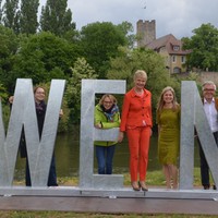 Wein-Schriftzug lädt zum Fotografieren ein