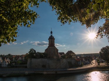 27.06.2018 - Ulrich Seidel - Die Abendsonne strahlt über der Regiswindiskirche