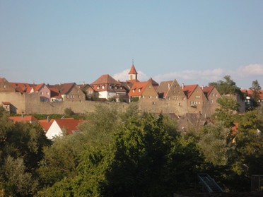 21.08.2018 - Andrea Piest - Stadtmauer 