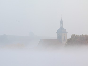 19.10.2018 - Ulrich Seidel - Regiswindiskirche im Herbstnebel