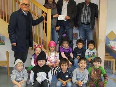 Spendenübergabe Dartclub an Kindergarten Brombeerweg