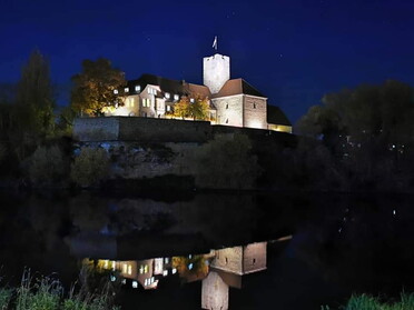 16.11.2020- Martin Luithle - Rathausburg spiegelt sich im Neckar