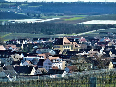 20.03.2021 - Urban Böhner-Stamm - Blick auf Herzog-Ulrich Grundschule und Schloß Liebenstein