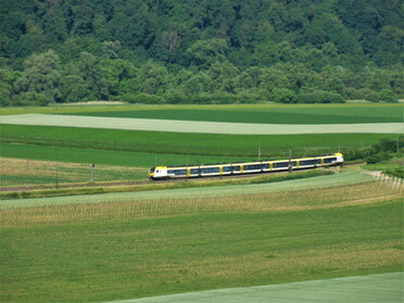 16.06.2021 - Urban Böhner-Stamm - Zug nach Stuttgart vor dem Tunnel