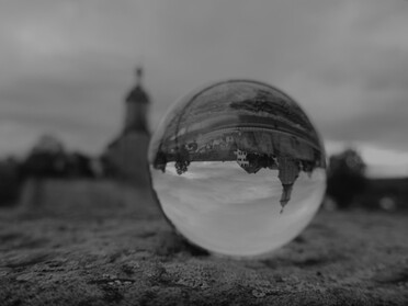 30.08.2021 - Hannah Lorenz - Regiswindiskirche in der Glaskugel