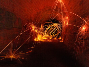 02.09.2021 - Ursula Schreckenhöfer - Feuer - Experiment mit Stahlwolle im Kaywald-Tunnel