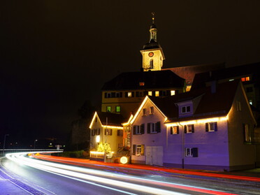 11.12.2021 - Ulrich Seidel - Der Kirchberg mit Kiesstraße zur Adventszeit