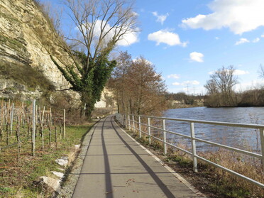 19.02.2022 - Dieter Herrmann - Fuß- und Radweg unterhalb des Prallhangs