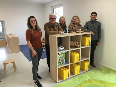 Bürgermeister Waldenberger im neuen Kindergarten Generationenquartier