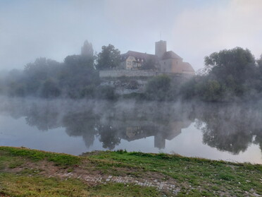 22.09.2022 - Katharina Blatt - Die Rathausburg im Nebel