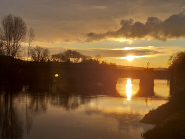 08.12.2022 - Jens Teichmann - Friedlicher Sonnenaufgang hinter der alten Neckarbrücke