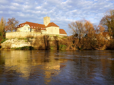 25.12.2022 - Ulrich Seidel - Rathausburg mit Spiegelung am Neckar