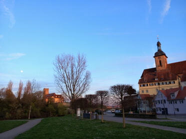 04.04.2023 - Roland Horn - Sonnenuntergang am Kiesplatz und Vollmond