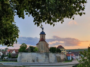 10.06.2023 - Hannah Lorenz - Regiswindiiskirche unterm Blätterdach