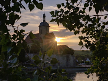 10.06.2023 - Ulrich Seidel - Abendstimmung an der Regiswindiskirche