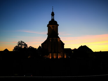 04.09.2023 - Ulrich Seidel - Regiswindiskirche zur blauen Stunde