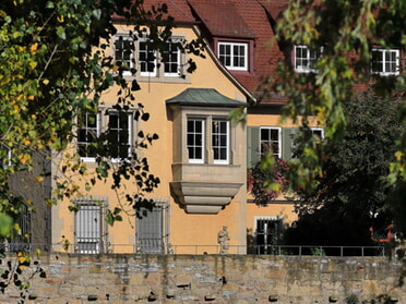 22.10.2023 - Frank-M. Zahn - Bote mit Rathausburg