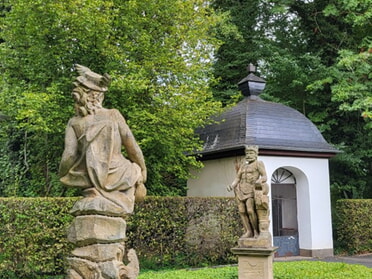 Götter-Statuen im Meuselwitzer Von-Seckendorf-Park (Foto: Bettina Keßler)