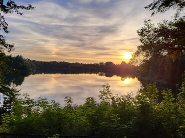 Sonnenuntergang am Hainbergsee (Foto: Bettina Keßler)