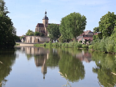 11.05.2024 - Stefan Hautzinger - Kirche Spiegelt sich im Neckar