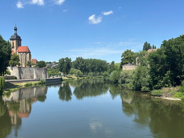 31.05.2025 - Annette Hägele- Blick auf die Regiswindiskirche und die Rathausburg