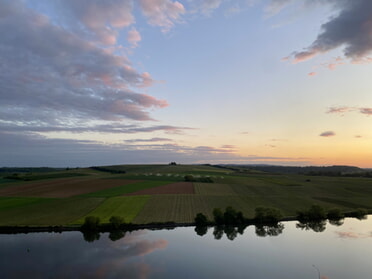 16.05.2025 - Clara Buchholz - Abendhimmel über den Weinbergen und dem Neckar