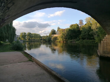 17.09.2025 - Pierre Hötzl - Unter der alten Neckarbrücke, Blick auf den Kies