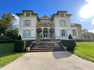 Die Wertheimbsche Villa, das Hölderlinzentrum der Stadt, Fotos: Schäfer, Schlageter, Schmitt, Waldenbergerx2