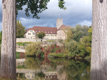 21.10.2025 - Hans-Peter Schwarz - Rathausburg im Herbstkleid