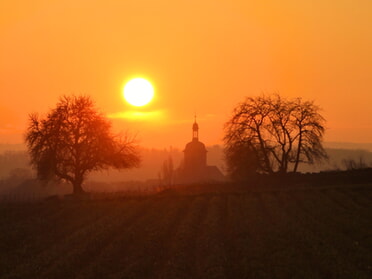 19.01.2025 - Marco Eberbach - Regiswindiskirche im Winterabendlicht