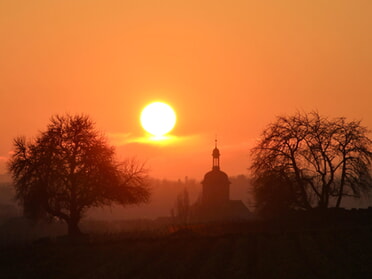 19.01.2025 - Marco Eberbach - Regiswindiskirche zum Wintersonnenuntergang